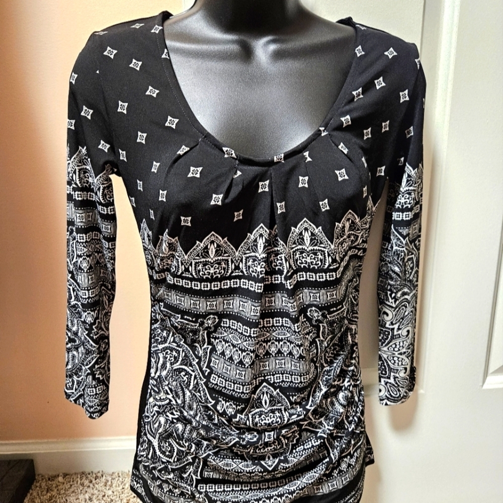 New York & Company 7th Avenue Design Studio Abstract Top NWT